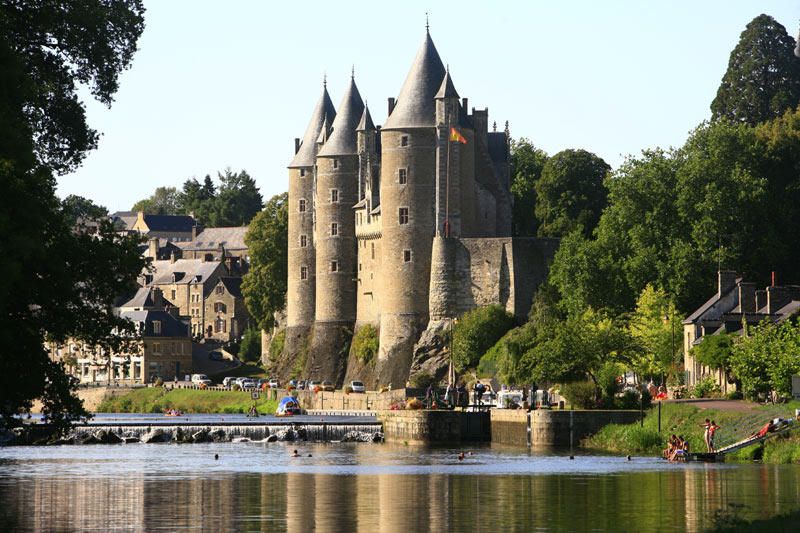 El Chateau de Rohan en Josselin (Francia) CRUCEROS PANACHE CRUCEROS FLUVIALES ALSACIA Y LORENA FRANCE RIVER CRUISES ALSACE LORRAINE PANACHE BARGE CRUISES CRUCEROS PRIVADOS CRUCEROS EN BARCO PEQUEÑO CRUCEROS FLUVIALES DE LUJO CHATEAU FRANCE